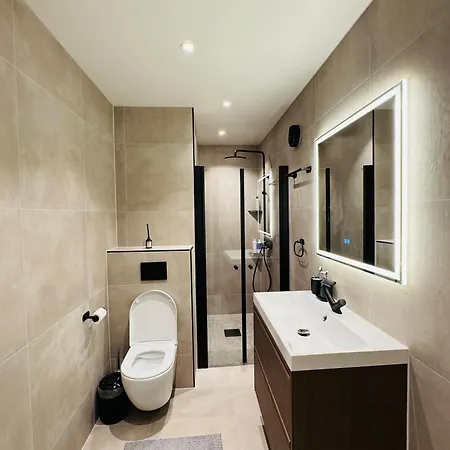 Modern With Free Parking Apartament *